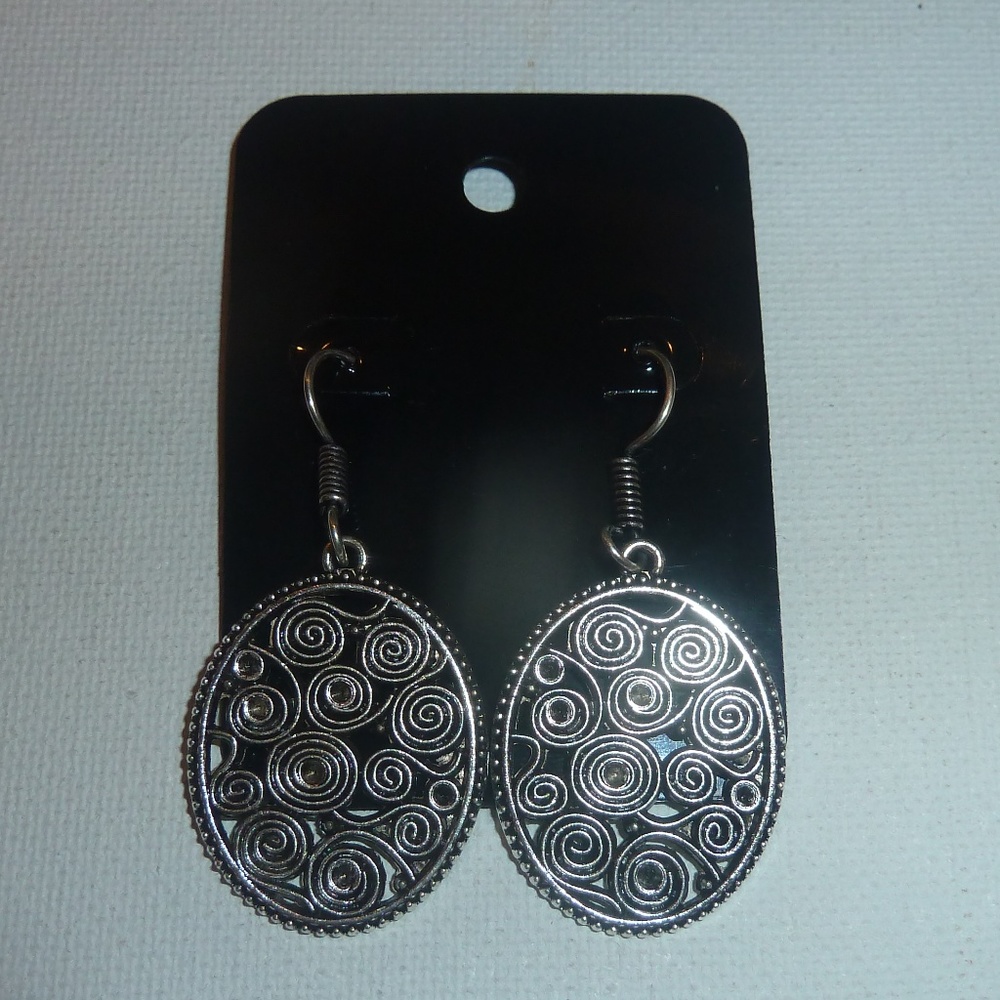 Boutique Vintage Style Antique Pendant 2’